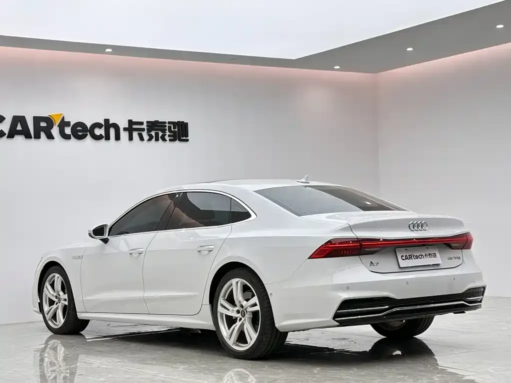 Audi A7L — фото 2