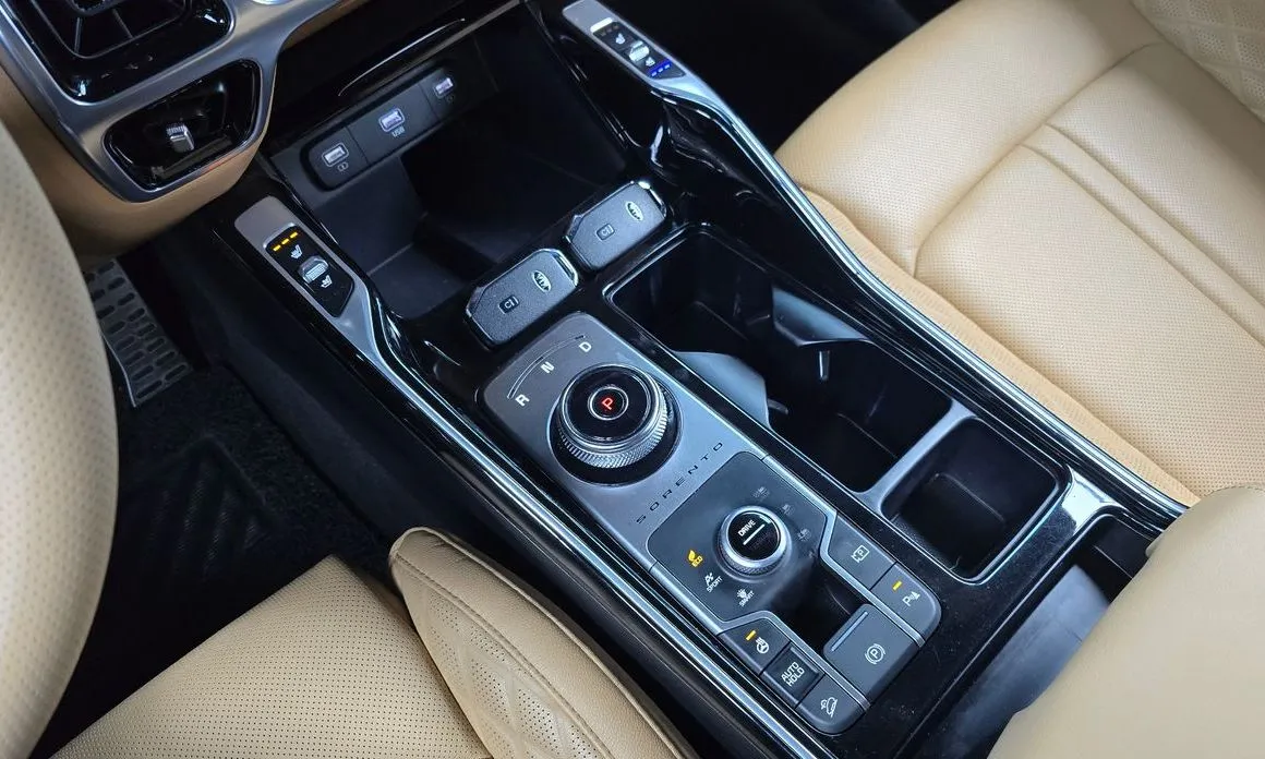 Kia Sorento — фото 6
