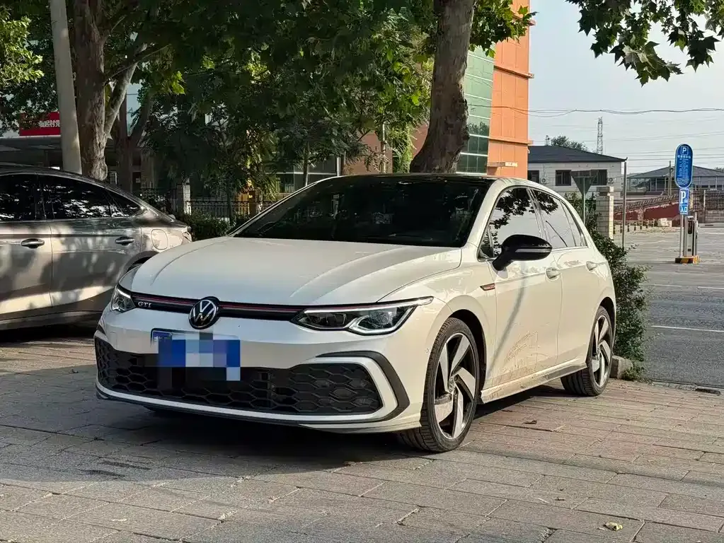 Volkswagen Golf GTI — фото 1