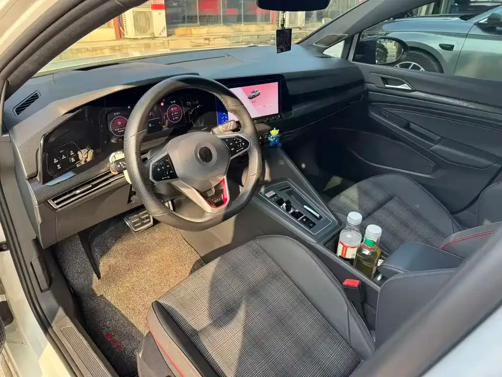Volkswagen Golf GTI — фото 8