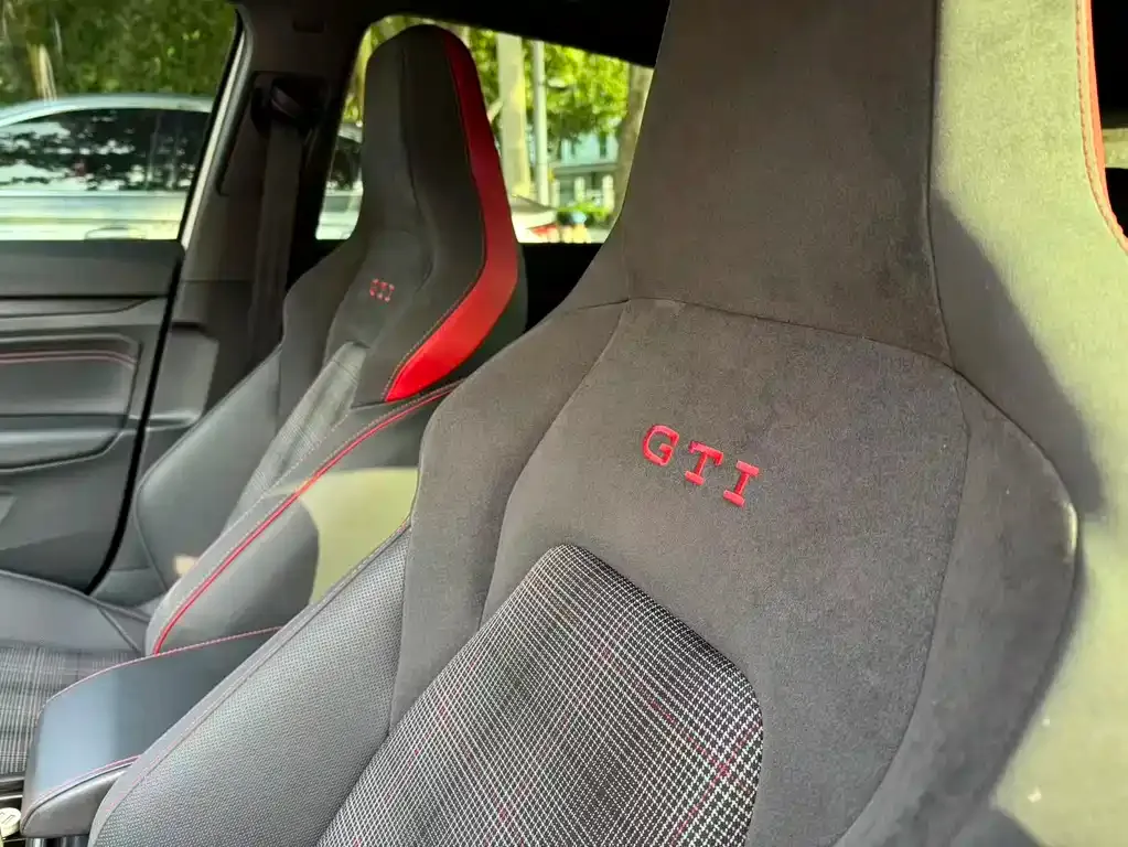 Volkswagen Golf GTI — фото 3