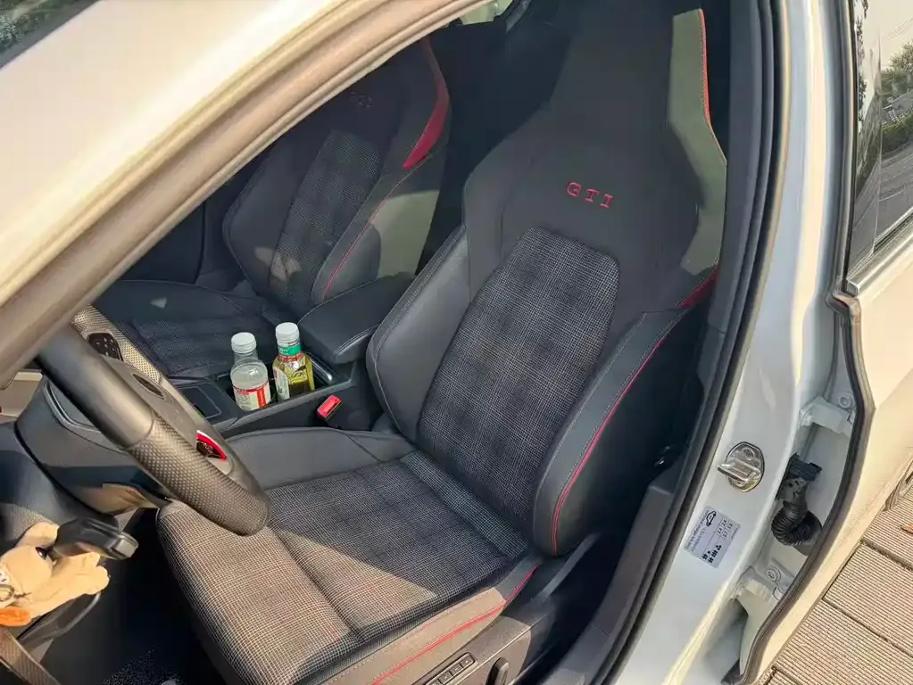 Volkswagen Golf GTI — фото 4