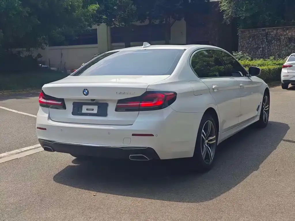 BMW 5 Series — фото 10