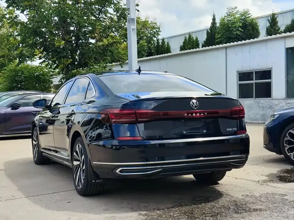 Volkswagen Passat — фото 6