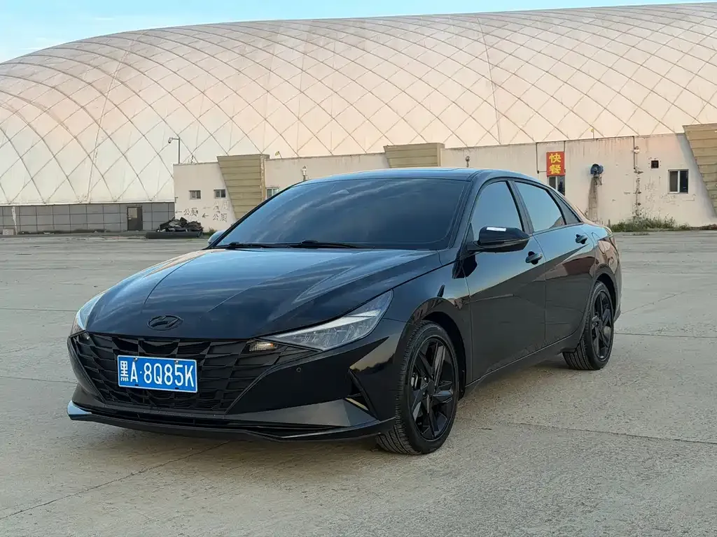 Hyundai Elantra — фото 1