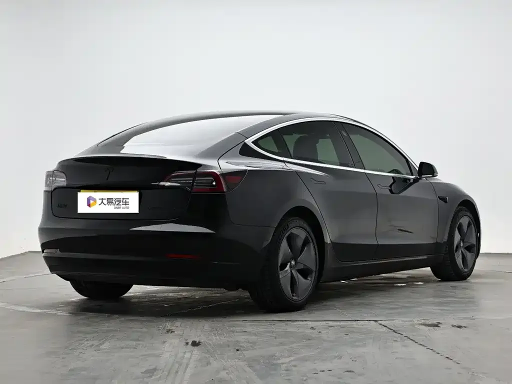Tesla Model 3 — фото 8