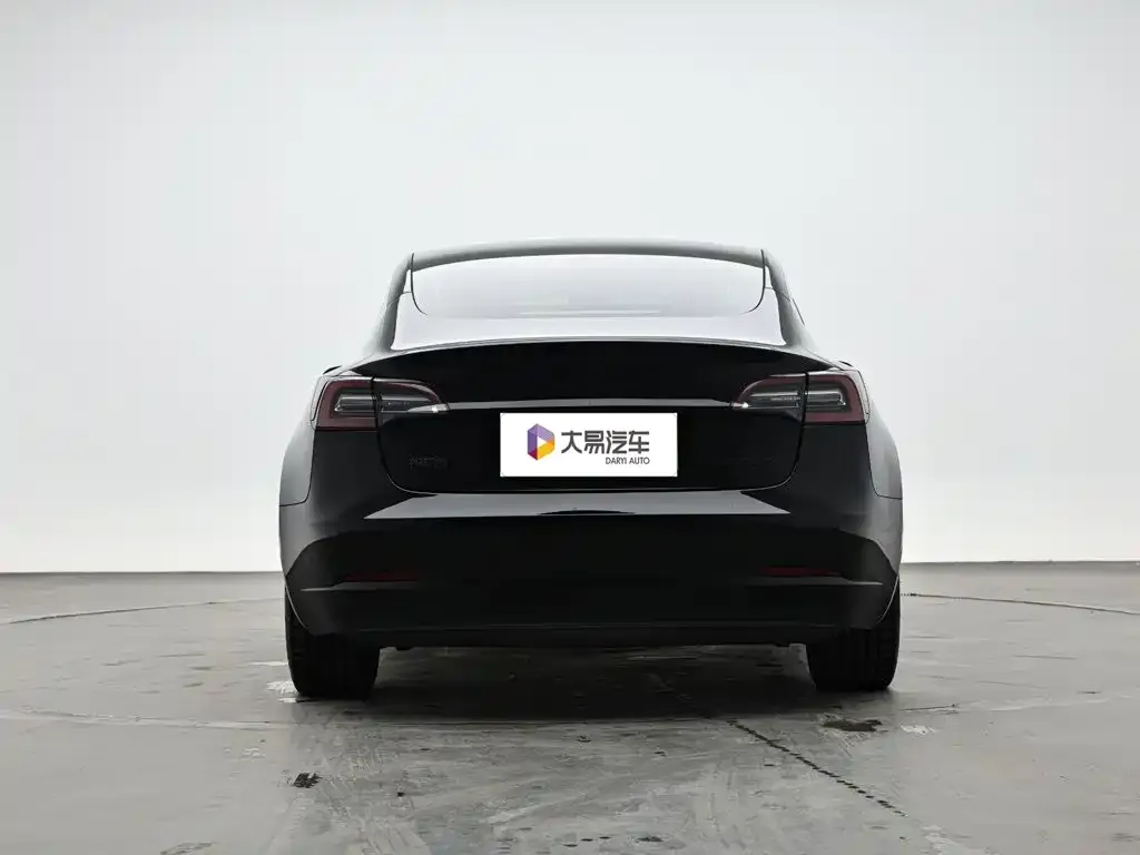 Tesla Model 3 — фото 3