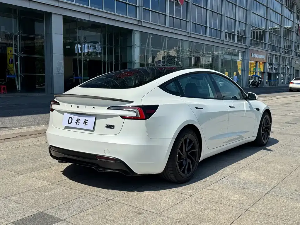 Tesla Model 3 — фото 4