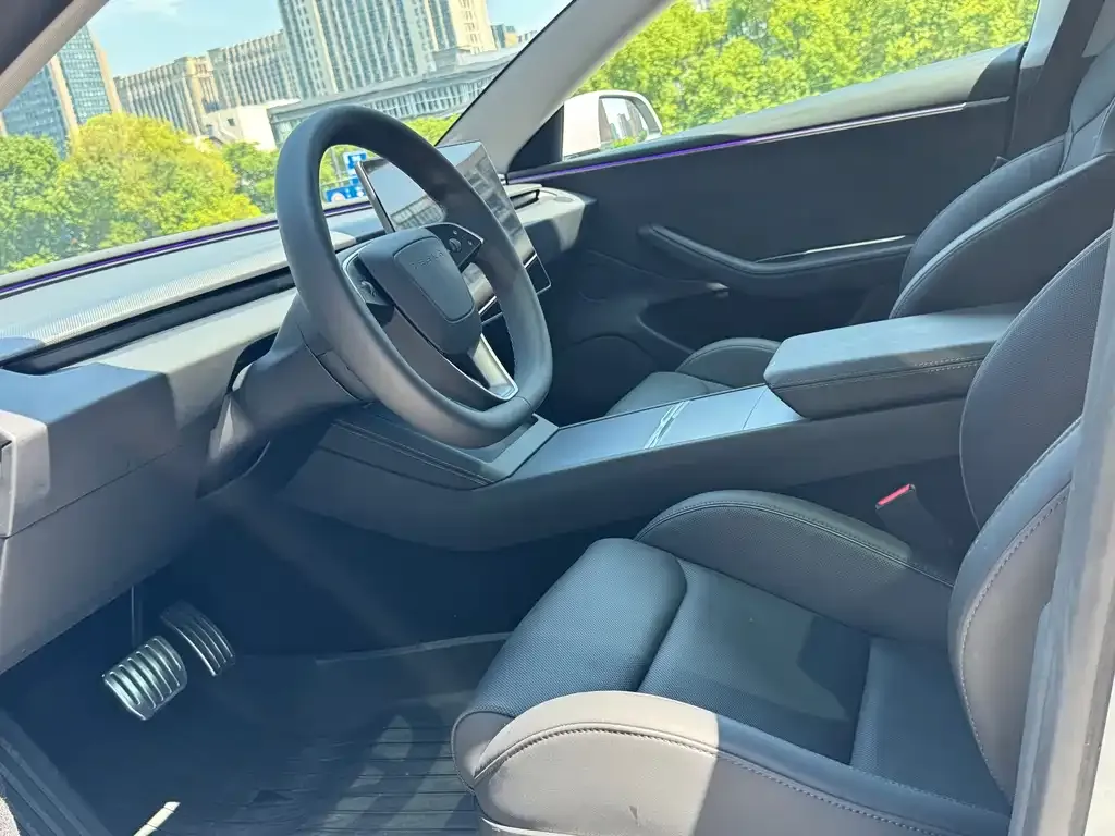 Tesla Model 3 — фото 10