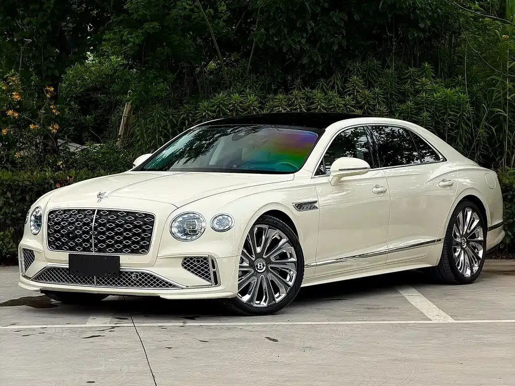 Bentley Flying Spur — фото 1