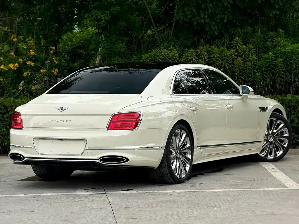 Bentley Flying Spur — фото 8