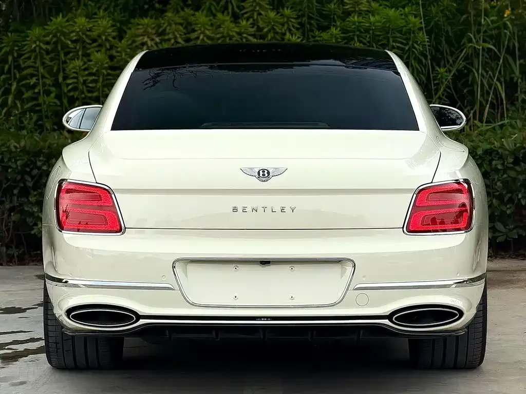 Bentley Flying Spur — фото 3