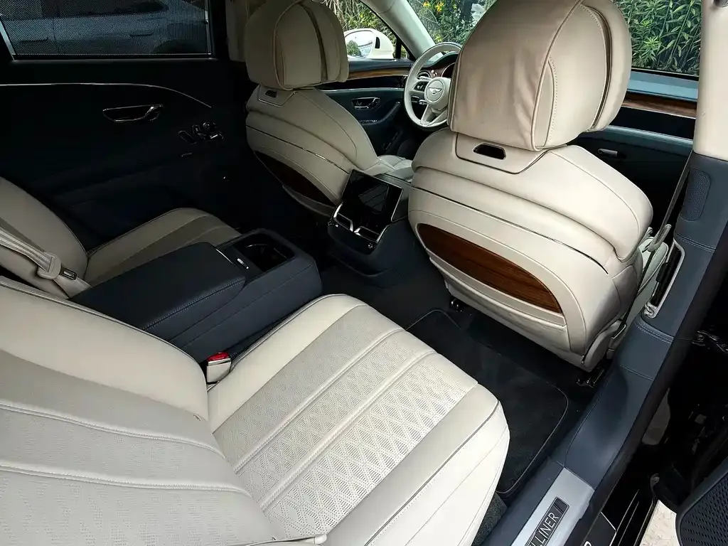 Bentley Flying Spur — фото 2