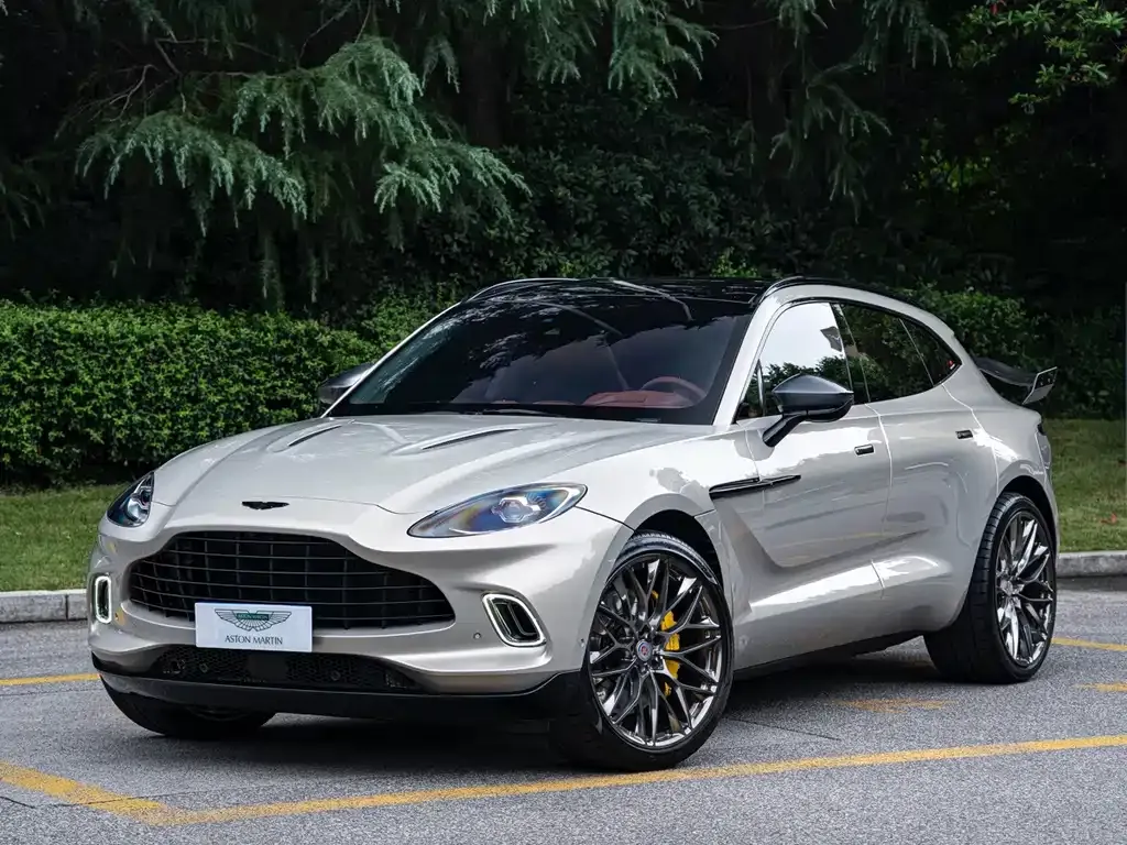 Aston Martin DBX — фото 1