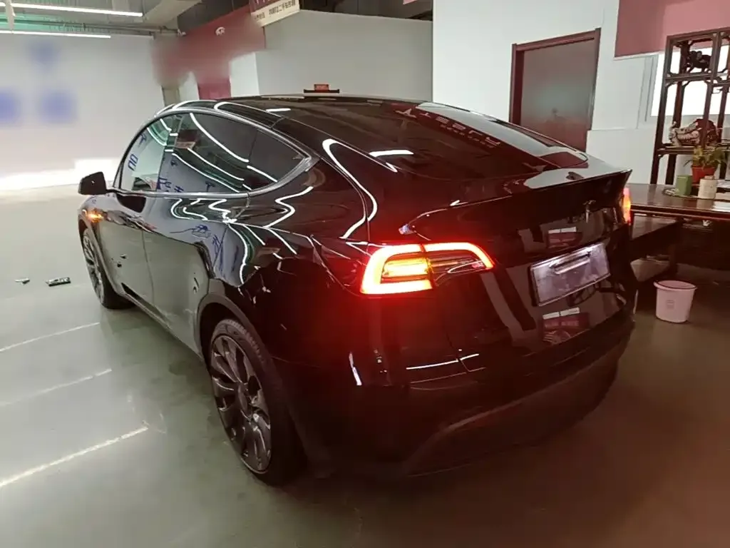 Tesla Model Y — фото 8