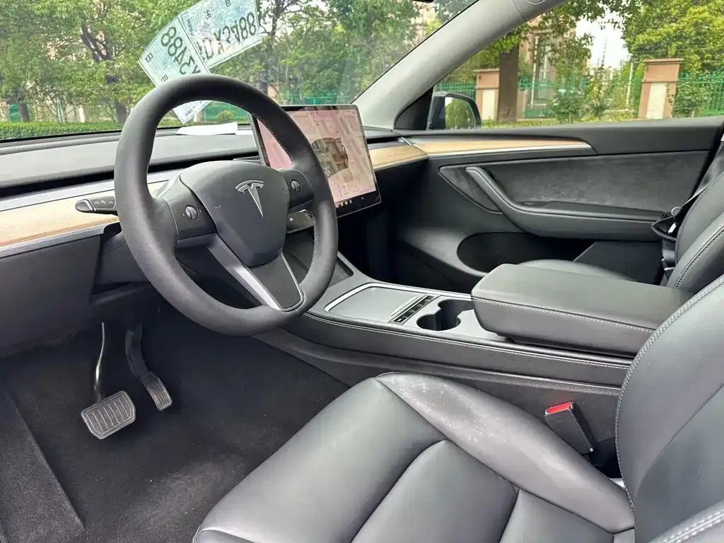 Tesla Model Y — фото 4