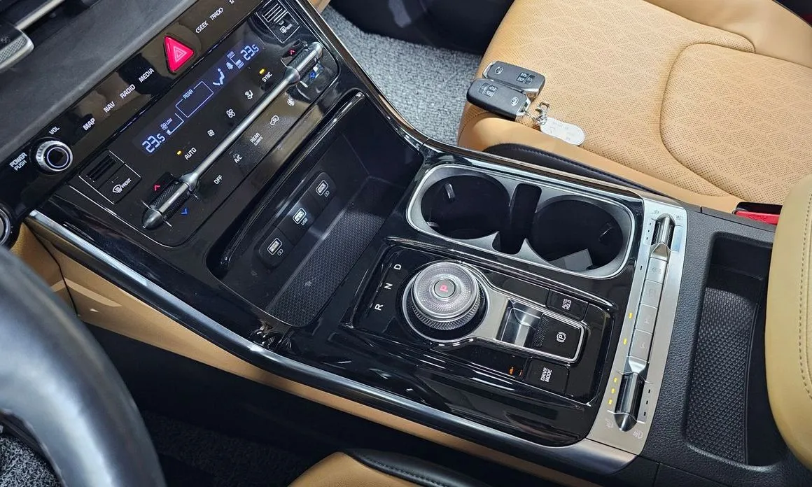 Kia Carnival — фото 10