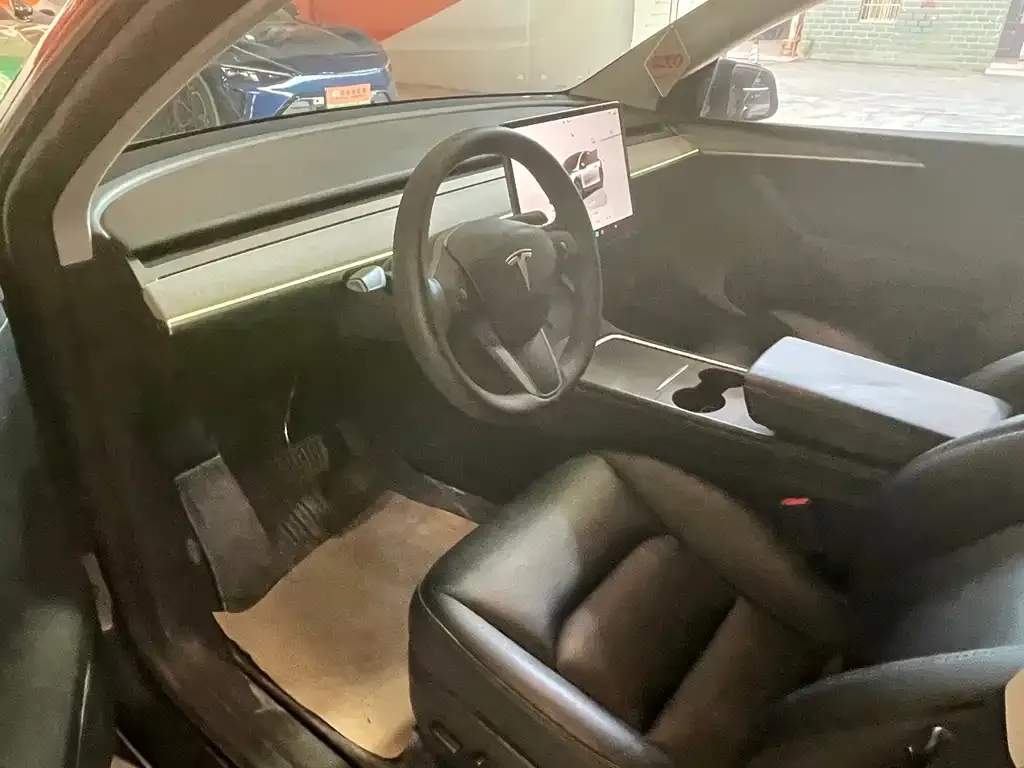 Tesla Model Y — фото 6