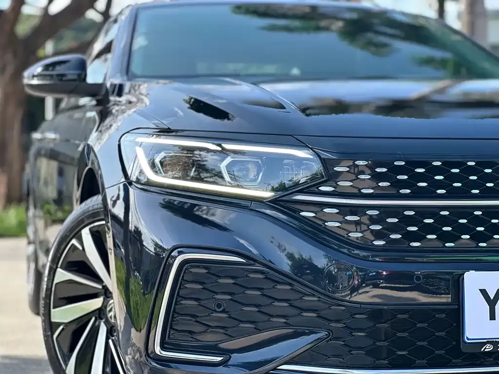 Volkswagen Passat — фото 10
