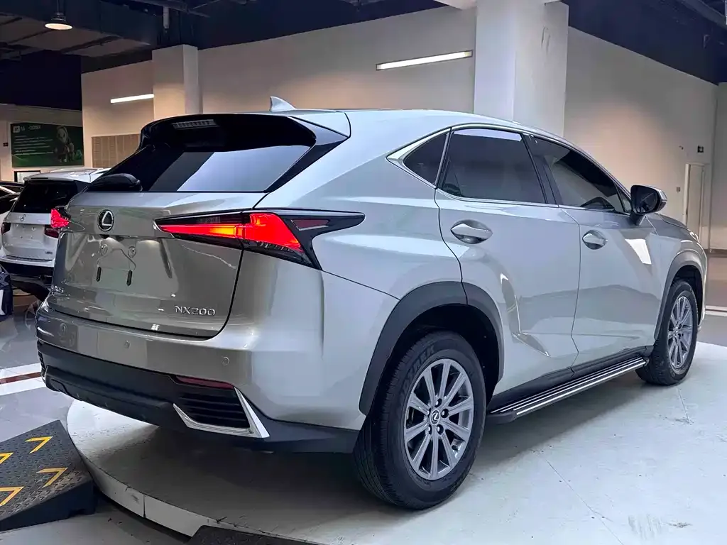 Lexus NX — фото 2