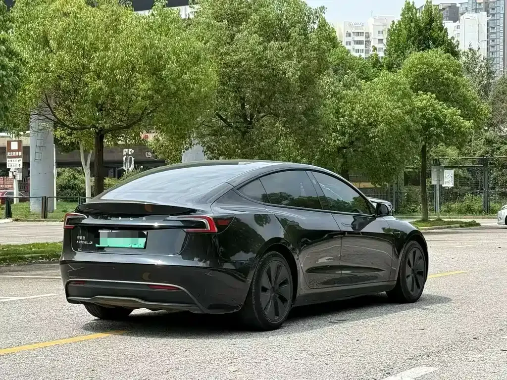 Tesla Model 3 — фото 5