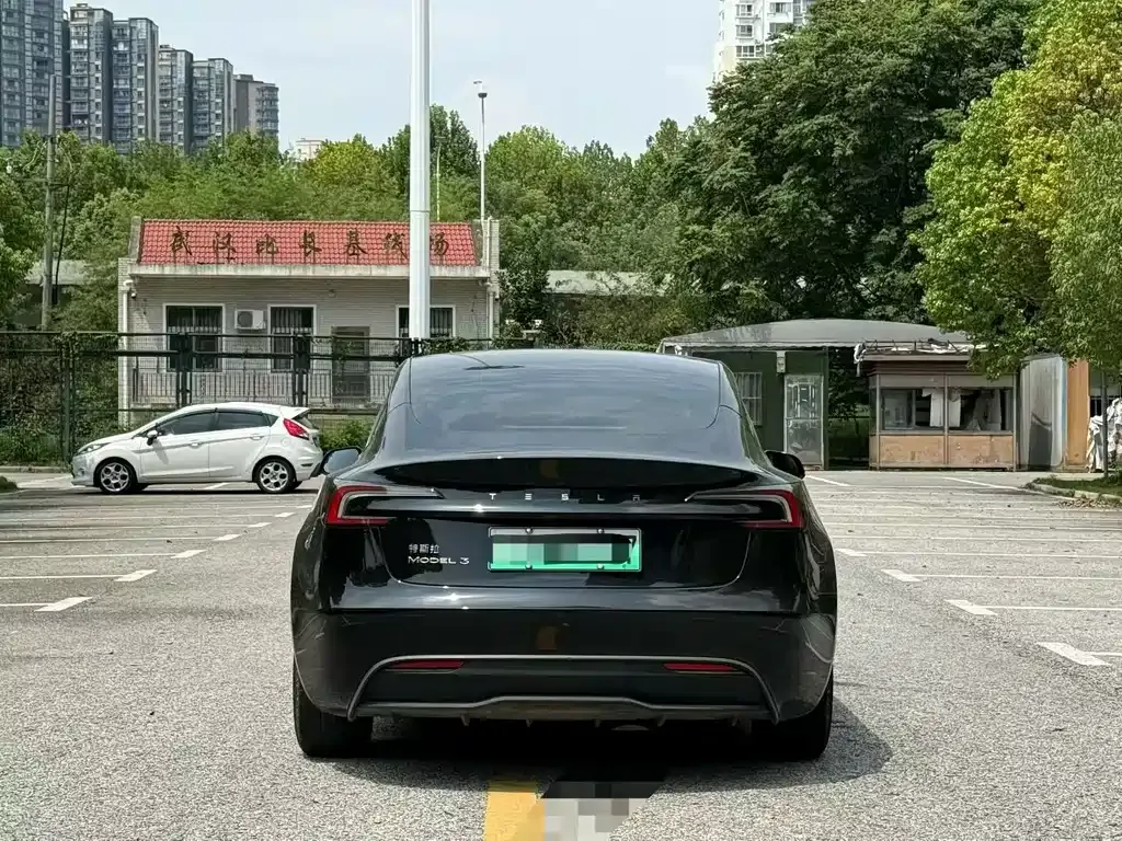 Tesla Model 3 — фото 6