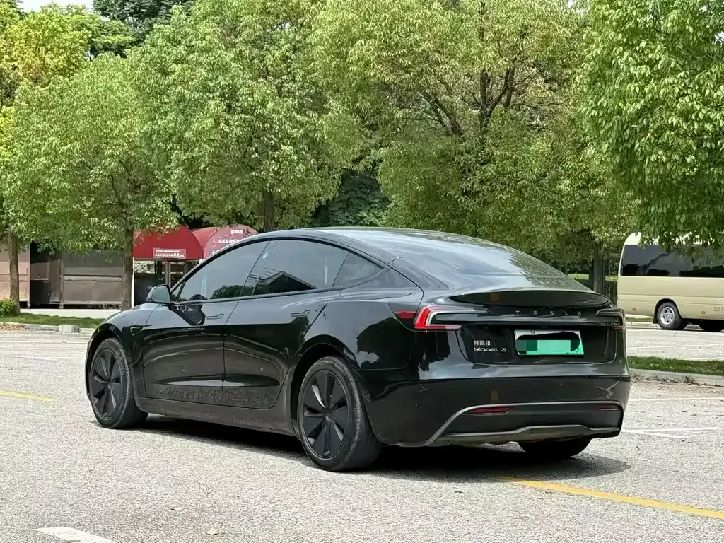 Tesla Model 3 — фото 3