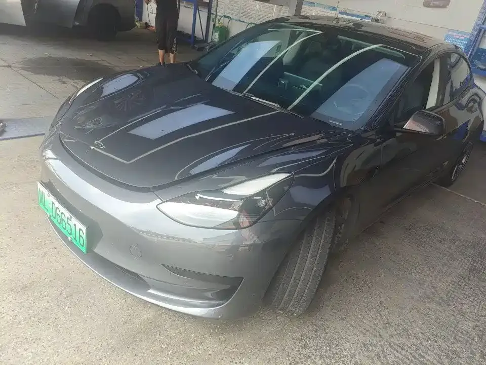 Tesla Model 3 — фото 1