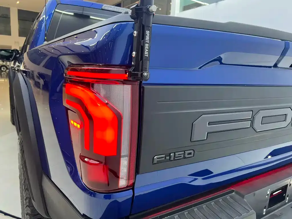 Ford F-150 Raptor — фото 10