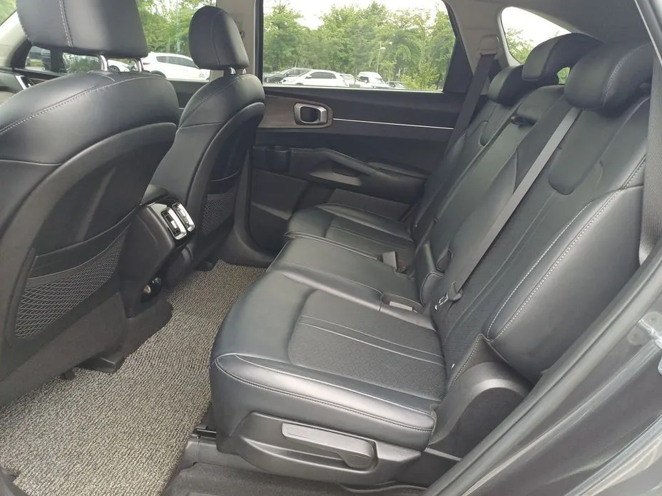 Kia Sorento — фото 6