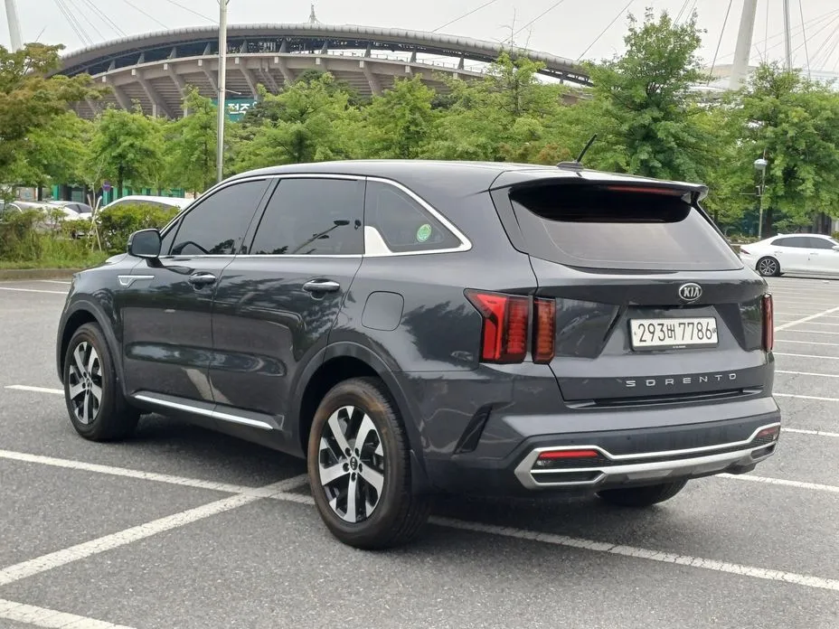 Kia Sorento — фото 7