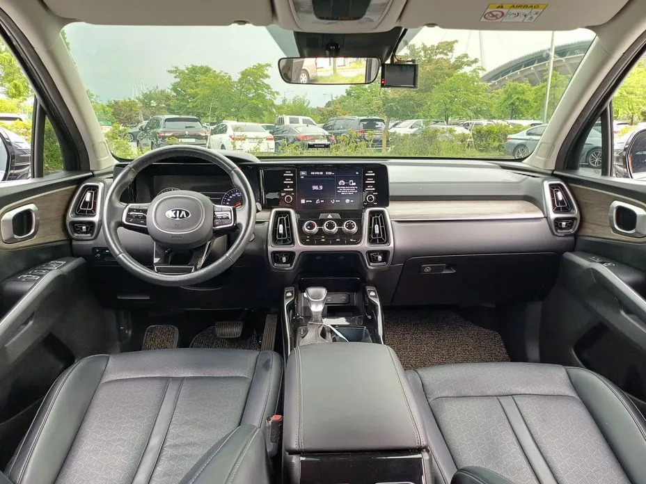 Kia Sorento — фото 9