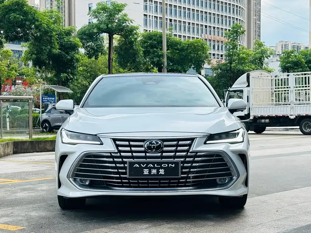 Toyota Avalon — фото 8