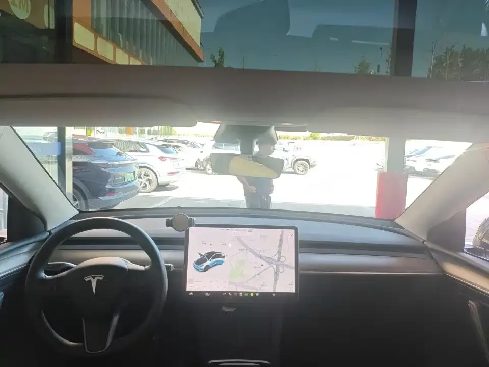 Tesla Model Y — фото 2