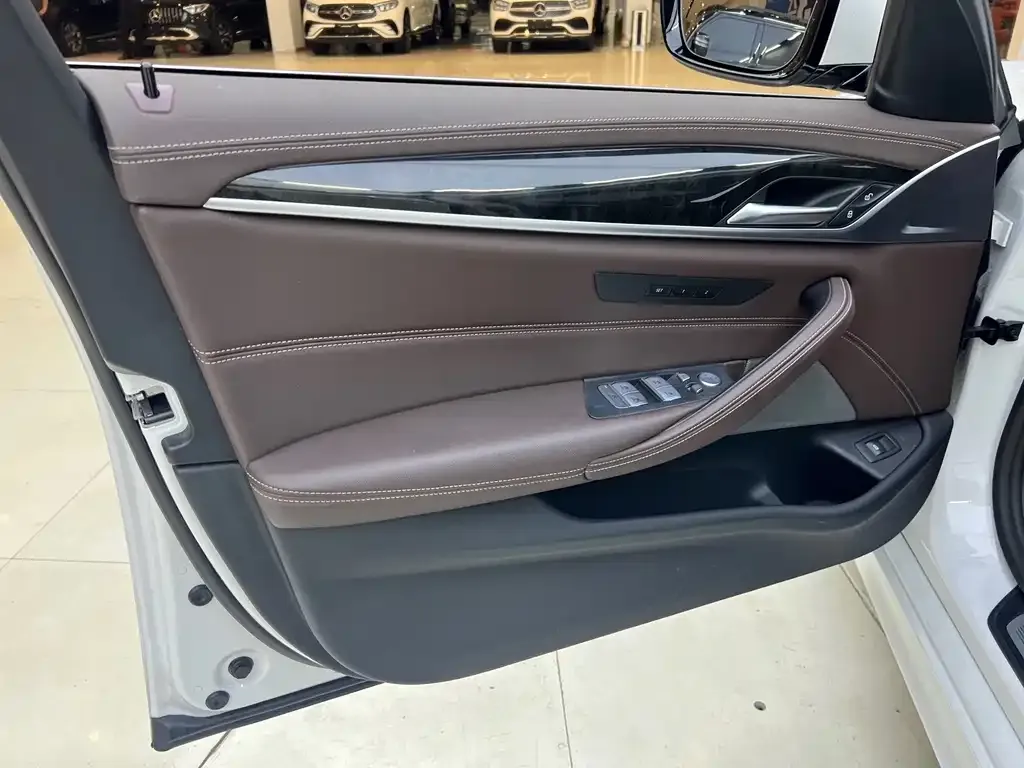 BMW 5 Series — фото 10