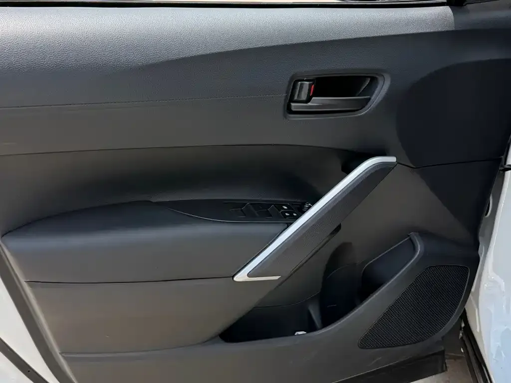 Toyota Corolla Cross — фото 8