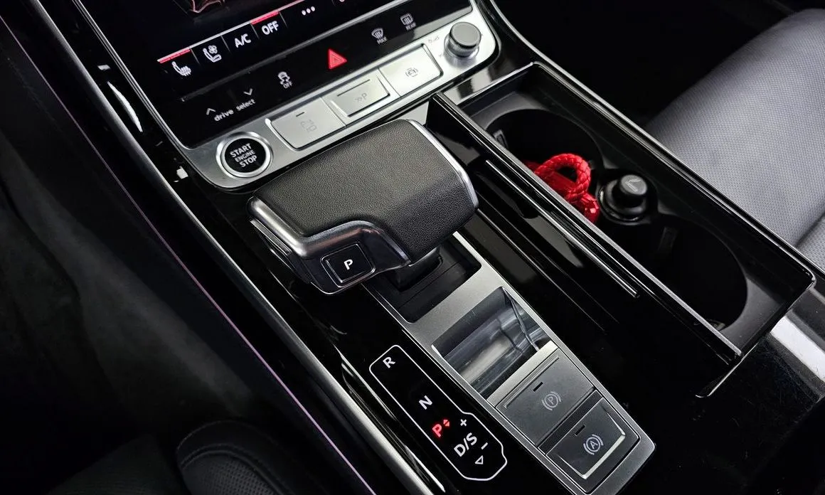 Audi A8 — фото 5