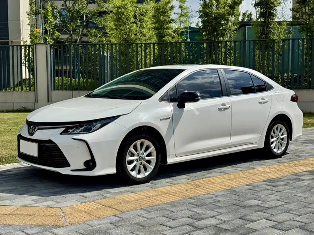 Toyota Corolla — фото 1
