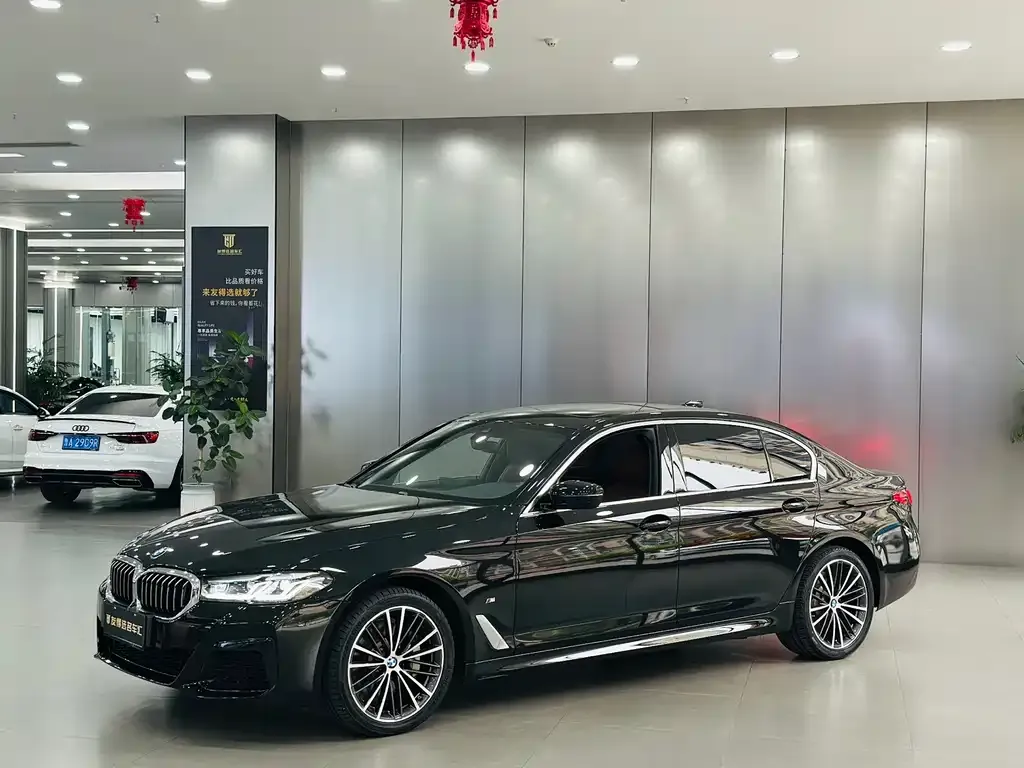 BMW 5 Series — фото 1