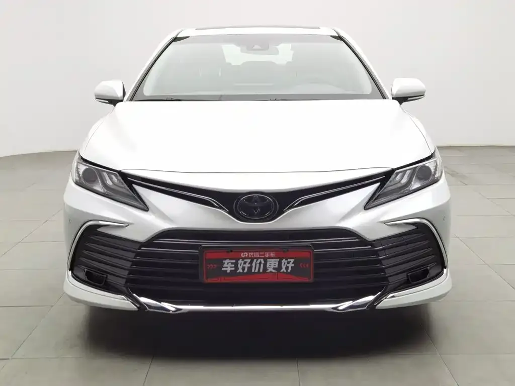 Toyota Camry — фото 5