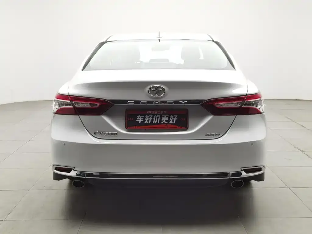 Toyota Camry — фото 4