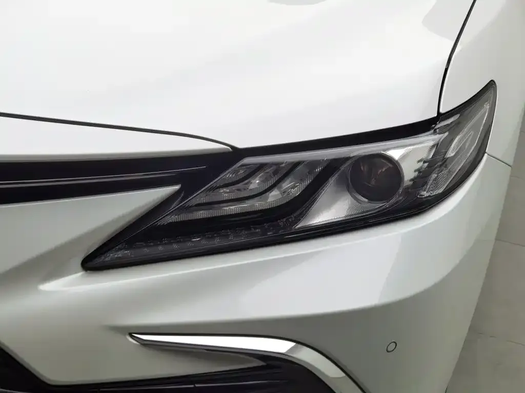 Toyota Camry — фото 3