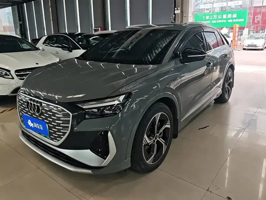 Audi Q4 e-tron — фото 1