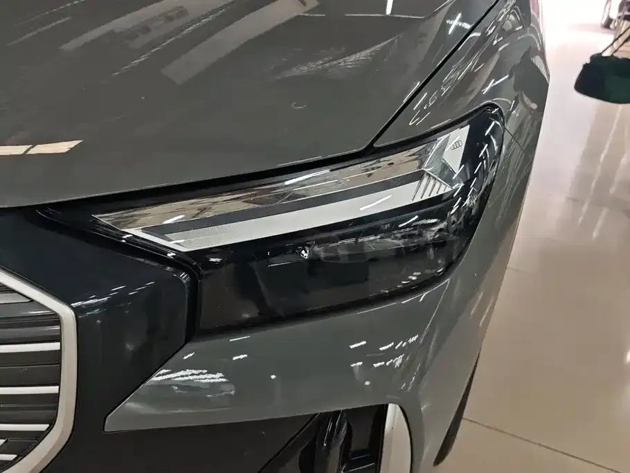 Audi Q4 e-tron — фото 2