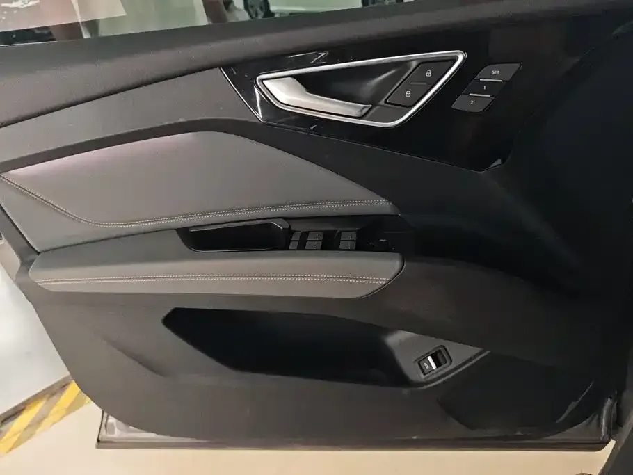 Audi Q4 e-tron — фото 4
