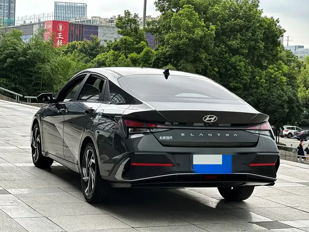 Hyundai Elantra — фото 10