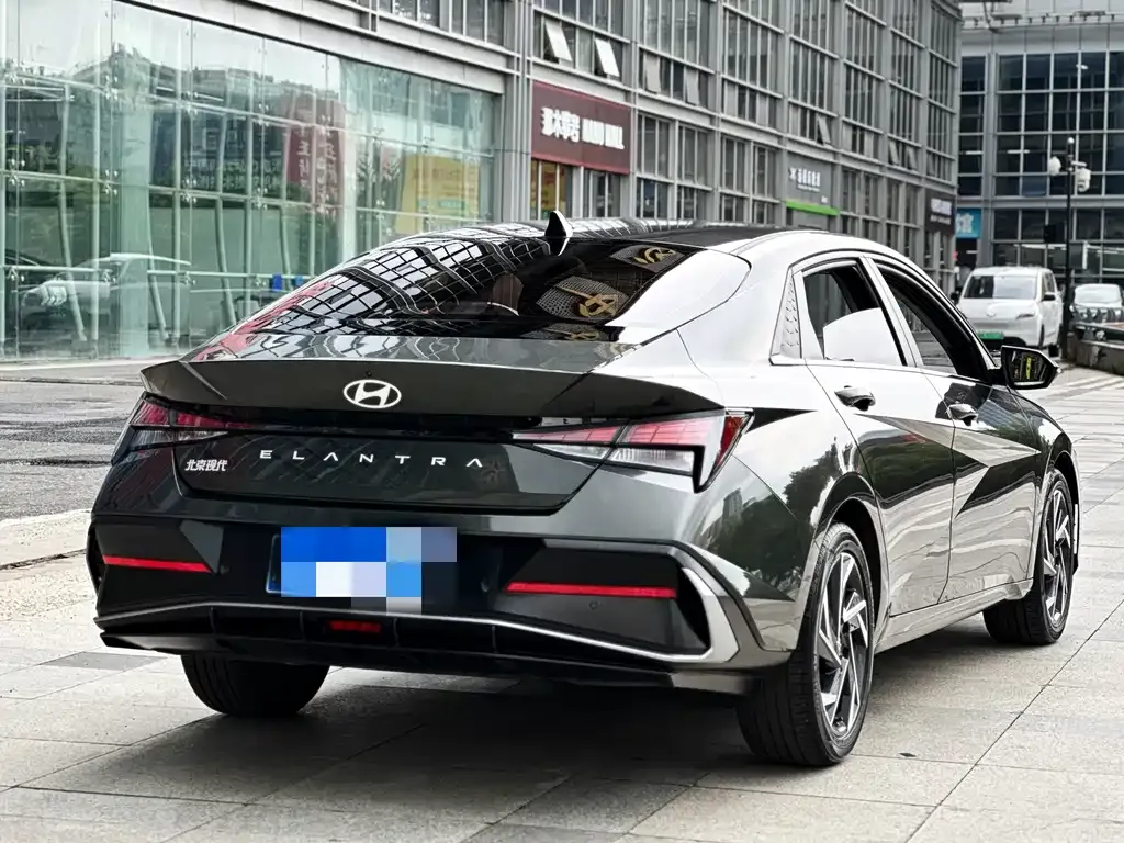 Hyundai Elantra — фото 4