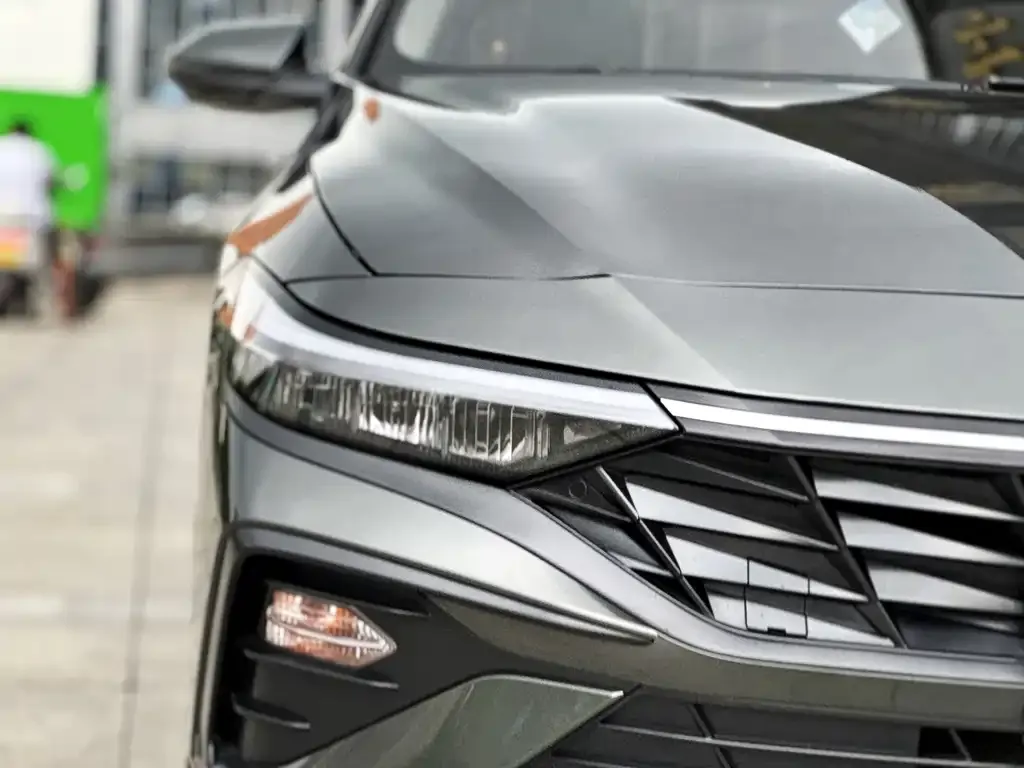 Hyundai Elantra — фото 2