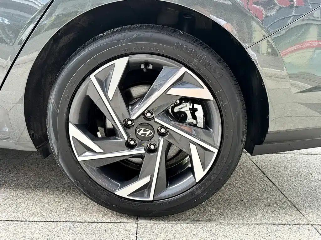 Hyundai Elantra — фото 5