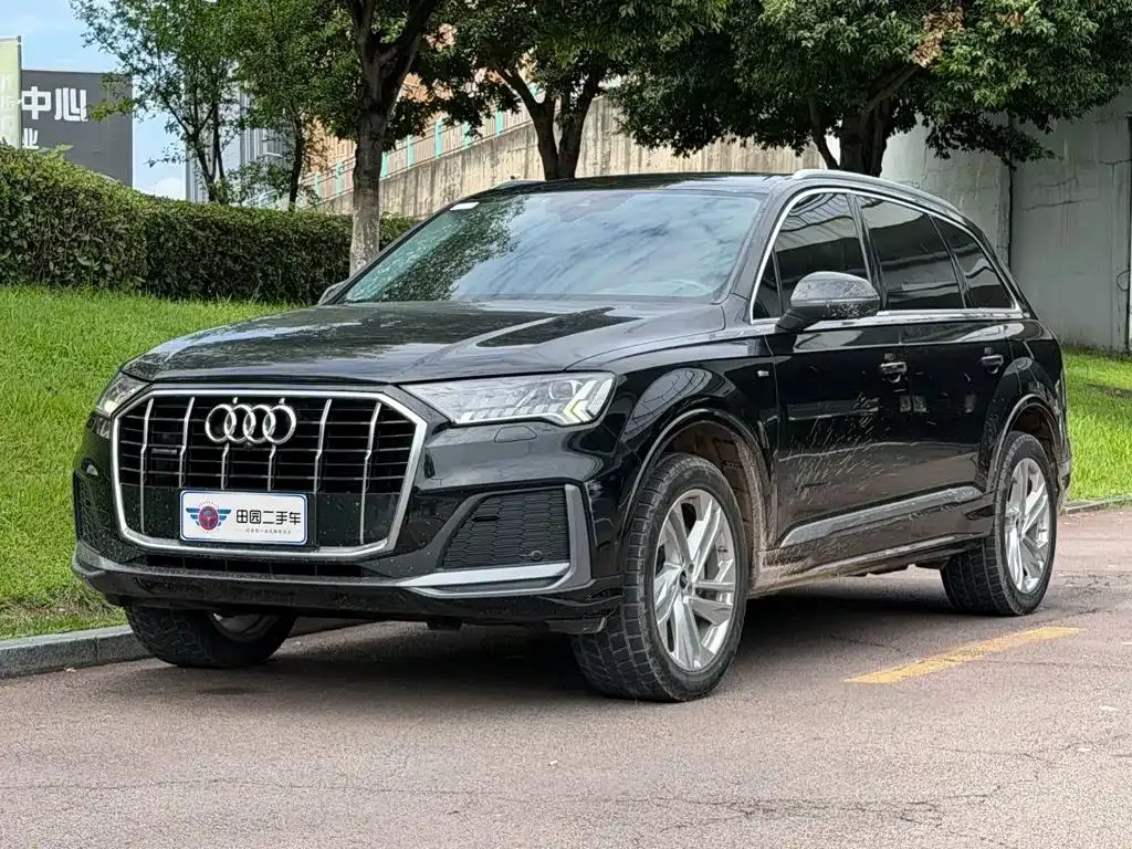 Audi Q7 — фото 1